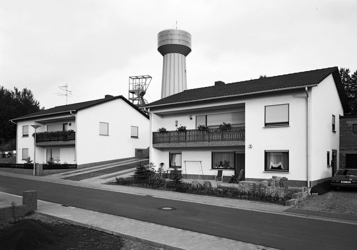 Nr. 9 (Großrosseln, im Hintergrund Schacht St. Charles)