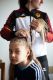 28 - Einer Turnerin werden die Haare geflochten