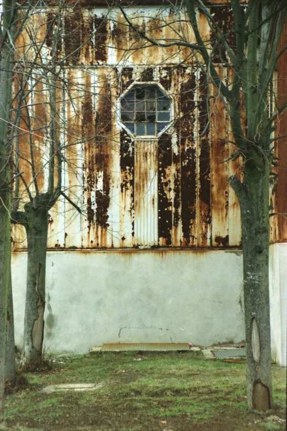Crusnes Kirche aus Metall 11