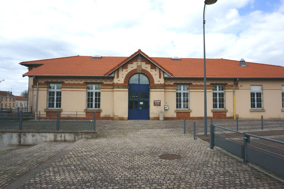 Crusnes Kirche aus Metall 22