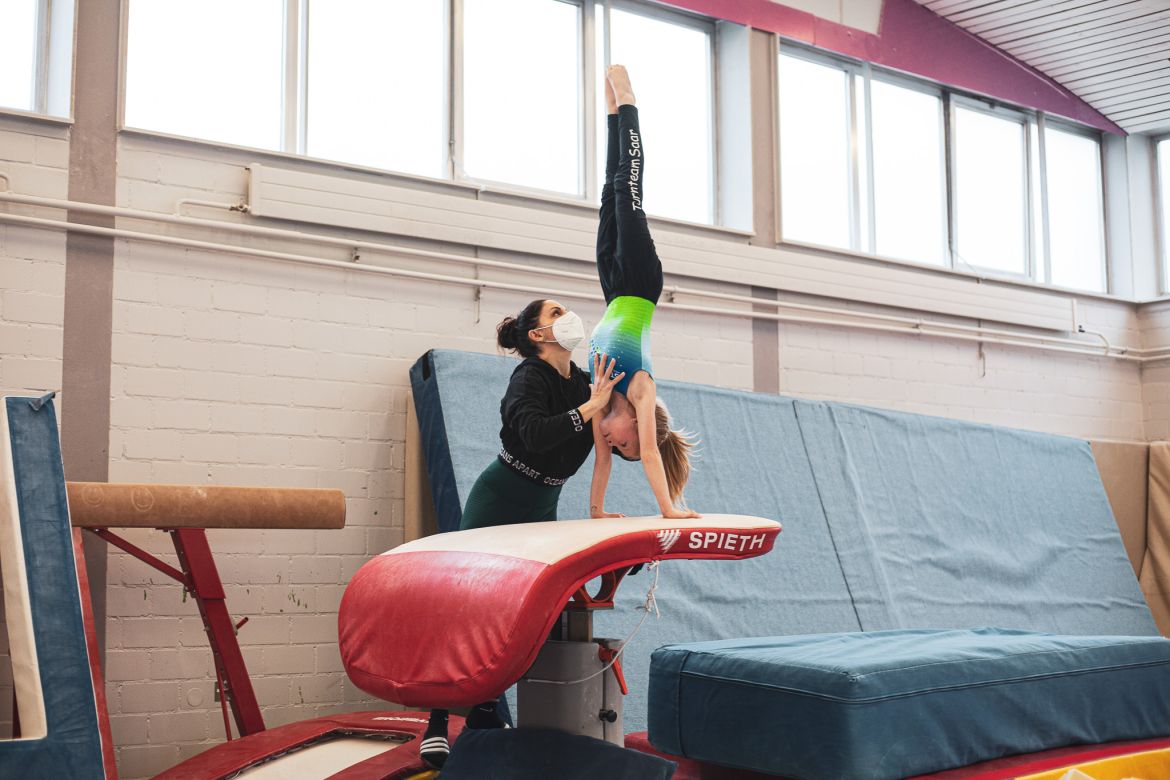 10 - Handstand auf dem Sprungtisch